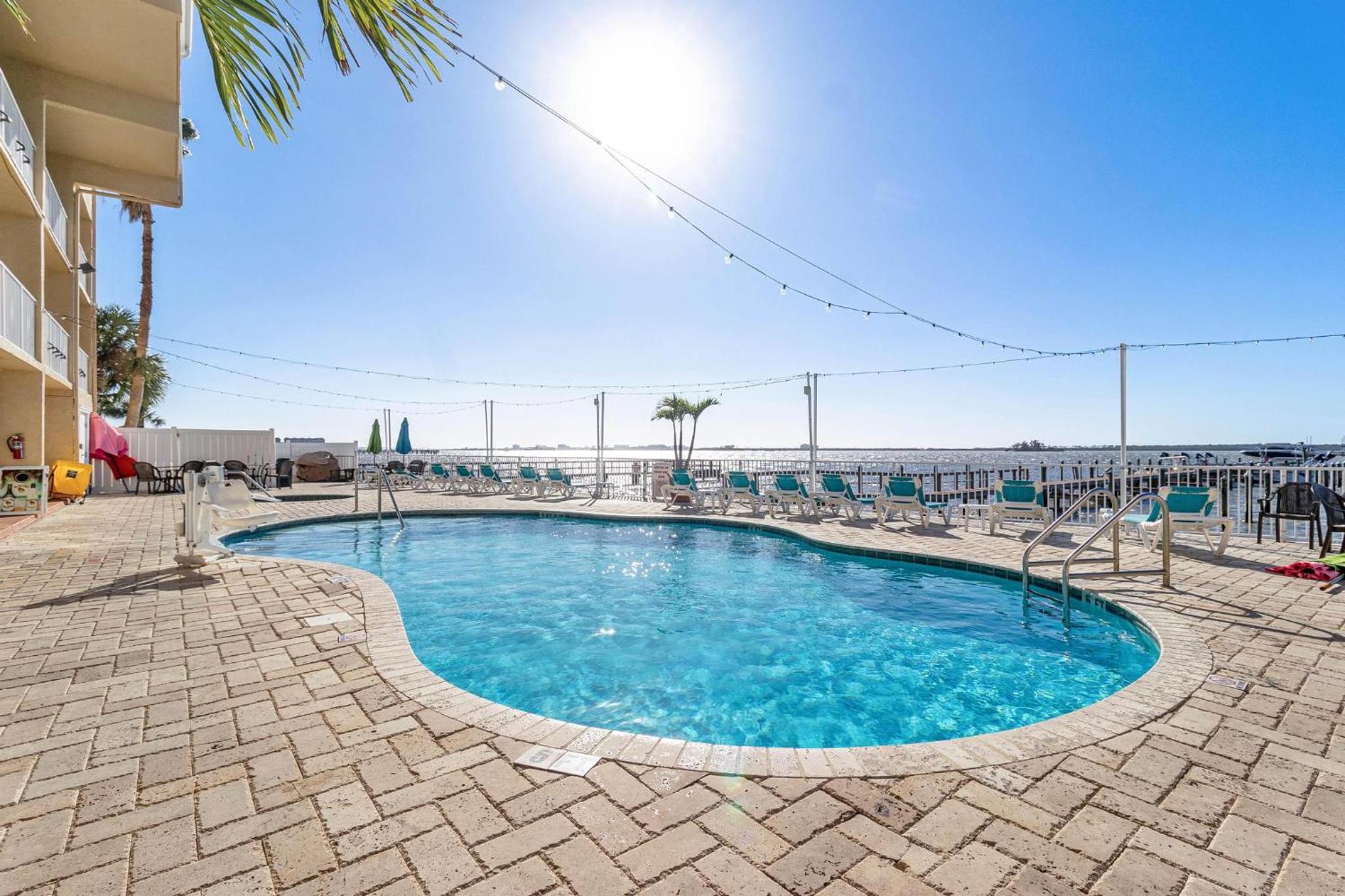 Beso del Sol Resort in Dunedin - Perfect Location & Relaxation! view 3