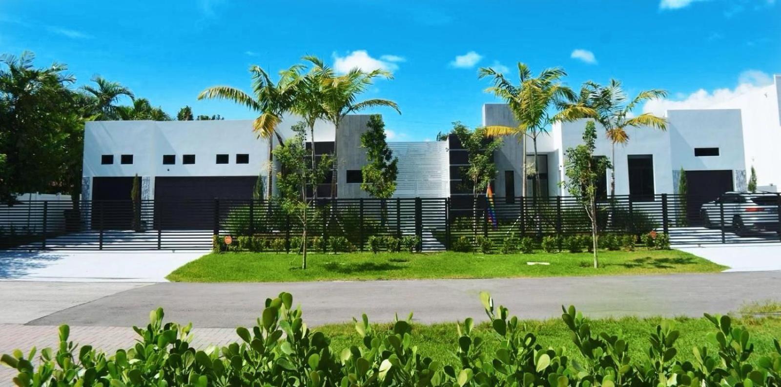 Men only clothing option guesthouse near Wilton Manors