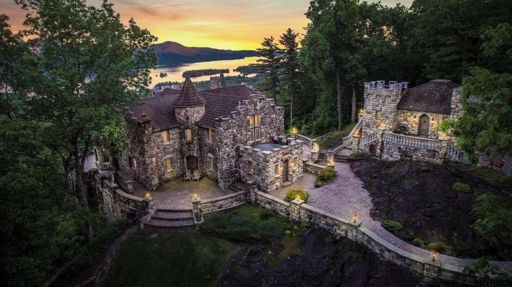 HIGHLANDS CASTLE overlooking Lake George plus 2 other CASTLES & SUITES
