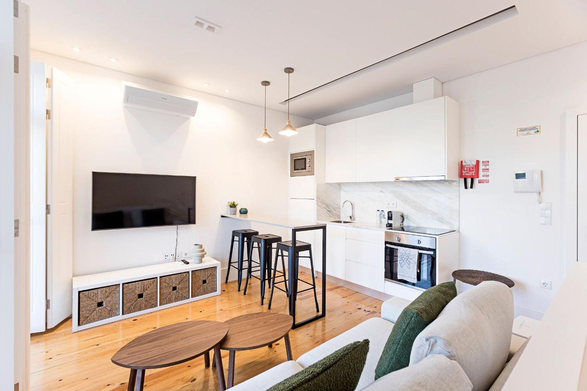 Wonderful Duplex W Private Patio & AC by LovelyStay view 4