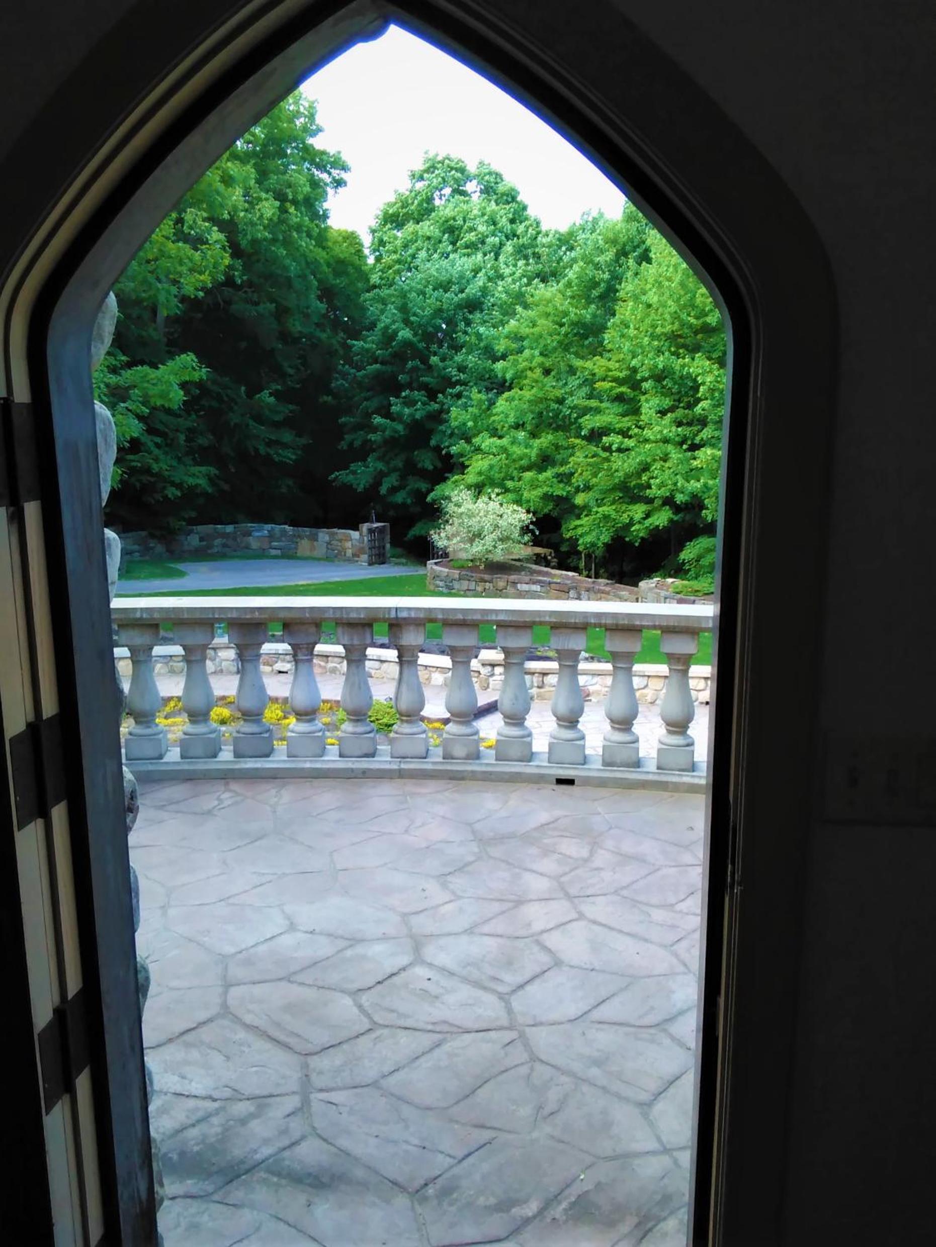 HIGHLANDS CASTLE overlooking Lake George plus 2 other CASTLES & SUITES