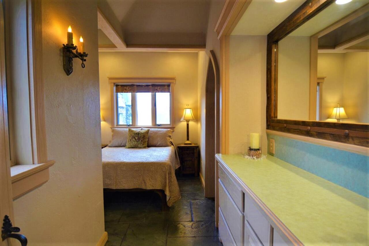 HIGHLANDS CASTLE overlooking Lake George plus 2 other CASTLES & SUITES