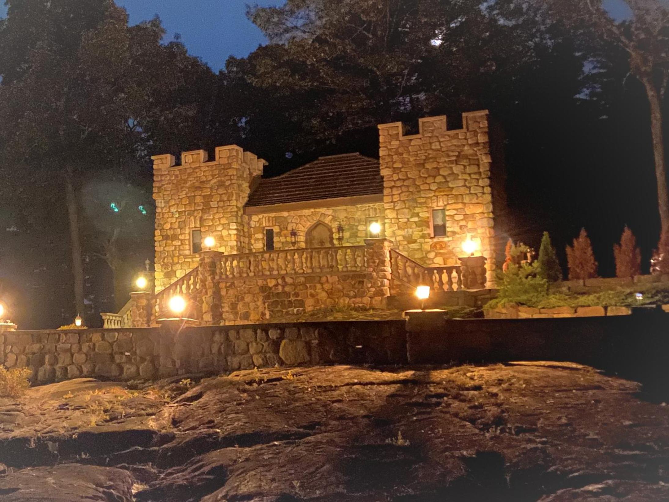 HIGHLANDS CASTLE overlooking Lake George plus 2 other CASTLES & SUITES