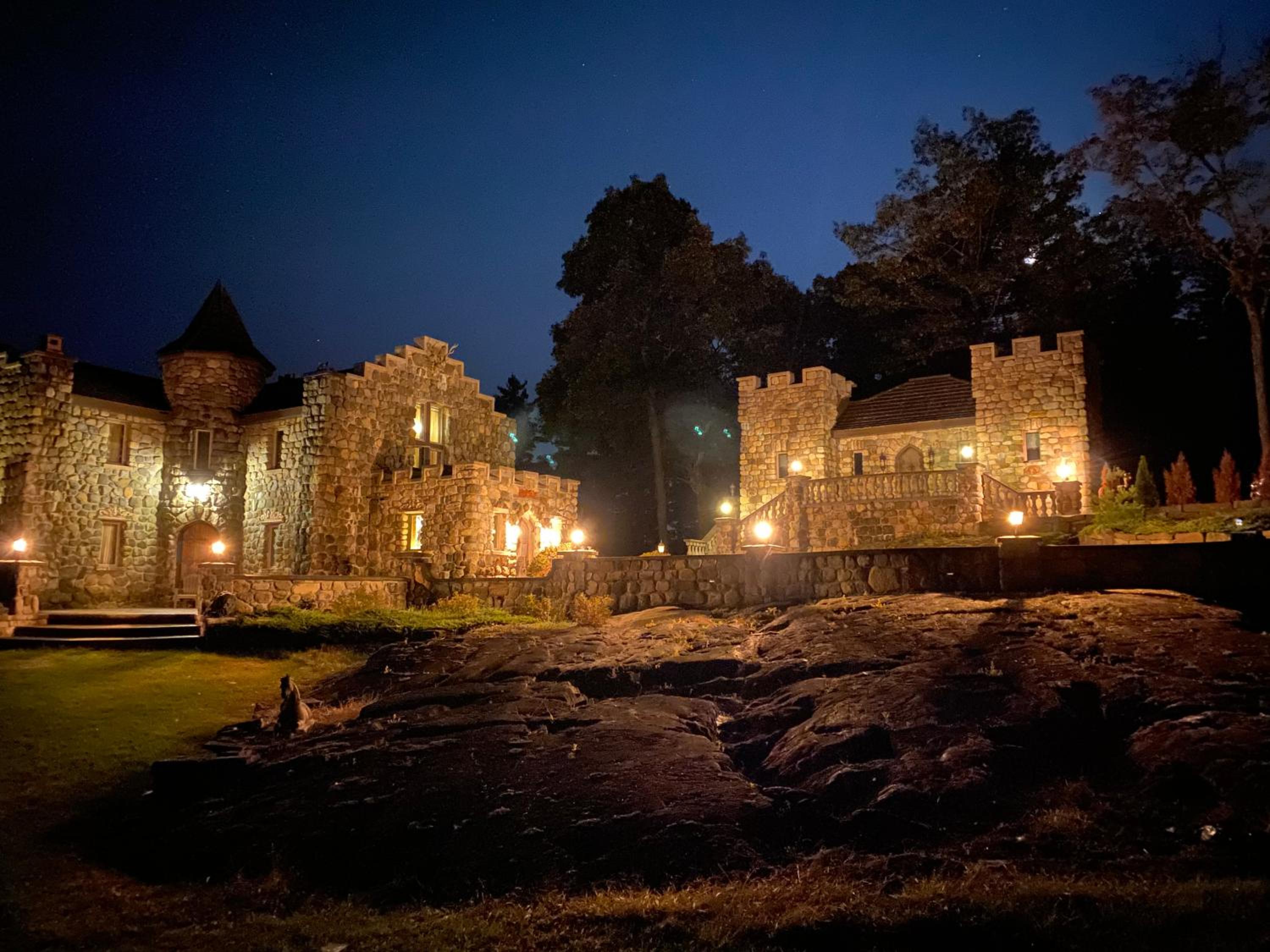 HIGHLANDS CASTLE overlooking Lake George plus 2 other CASTLES & SUITES