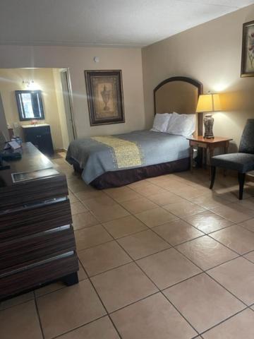 Winchester Vacations - ANS INN SUITES - Property Image 44