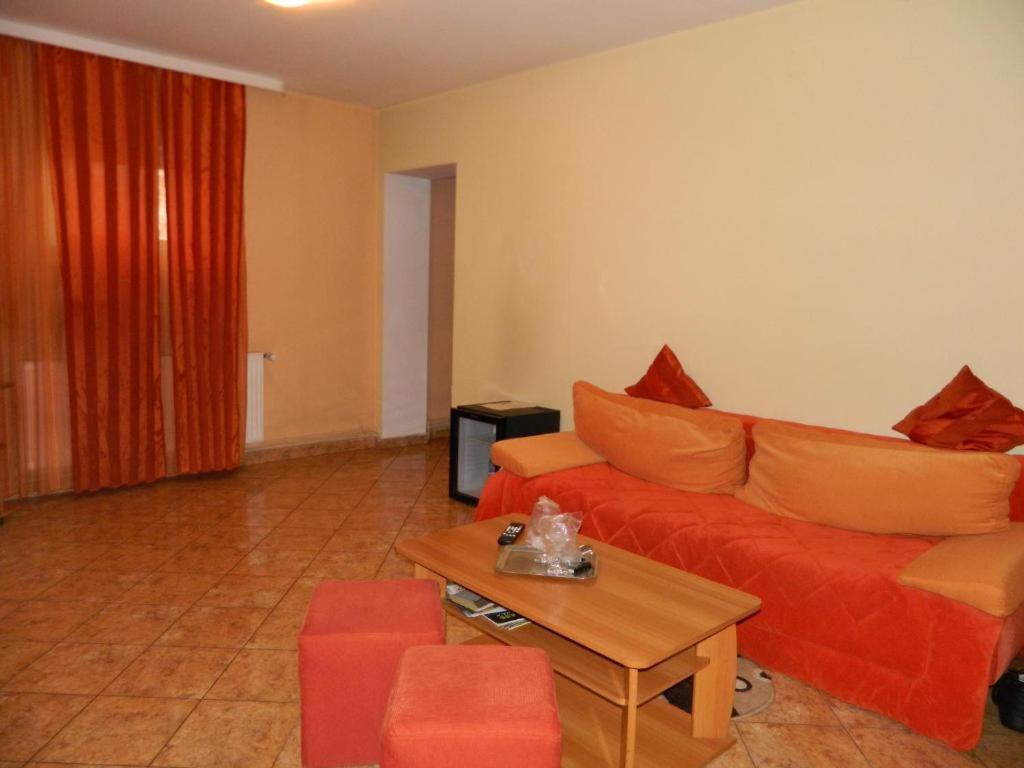 Complex Turistic Paralela'45 view 2