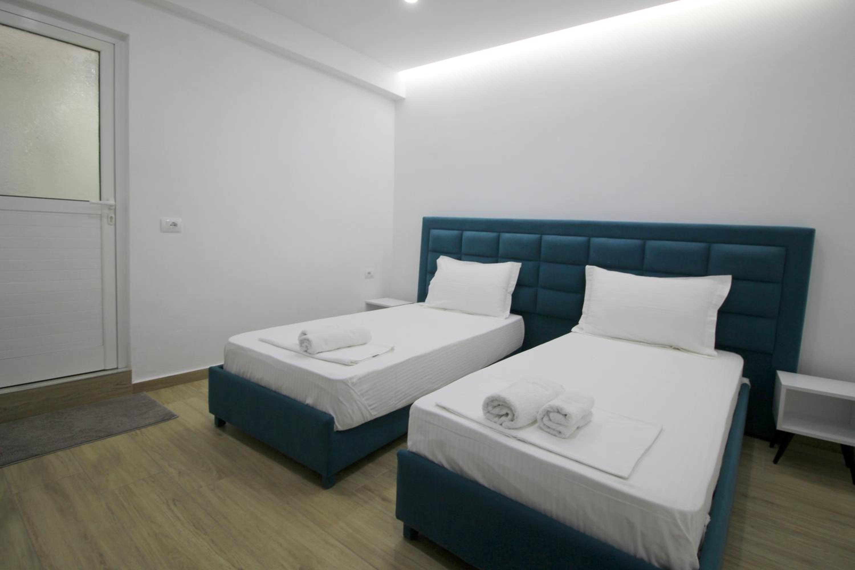 Lengu Holidays Houses