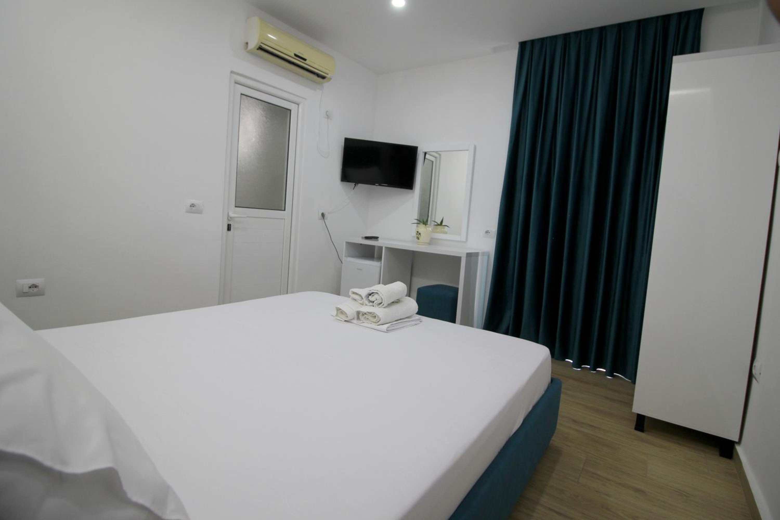 Lengu Holidays Houses
