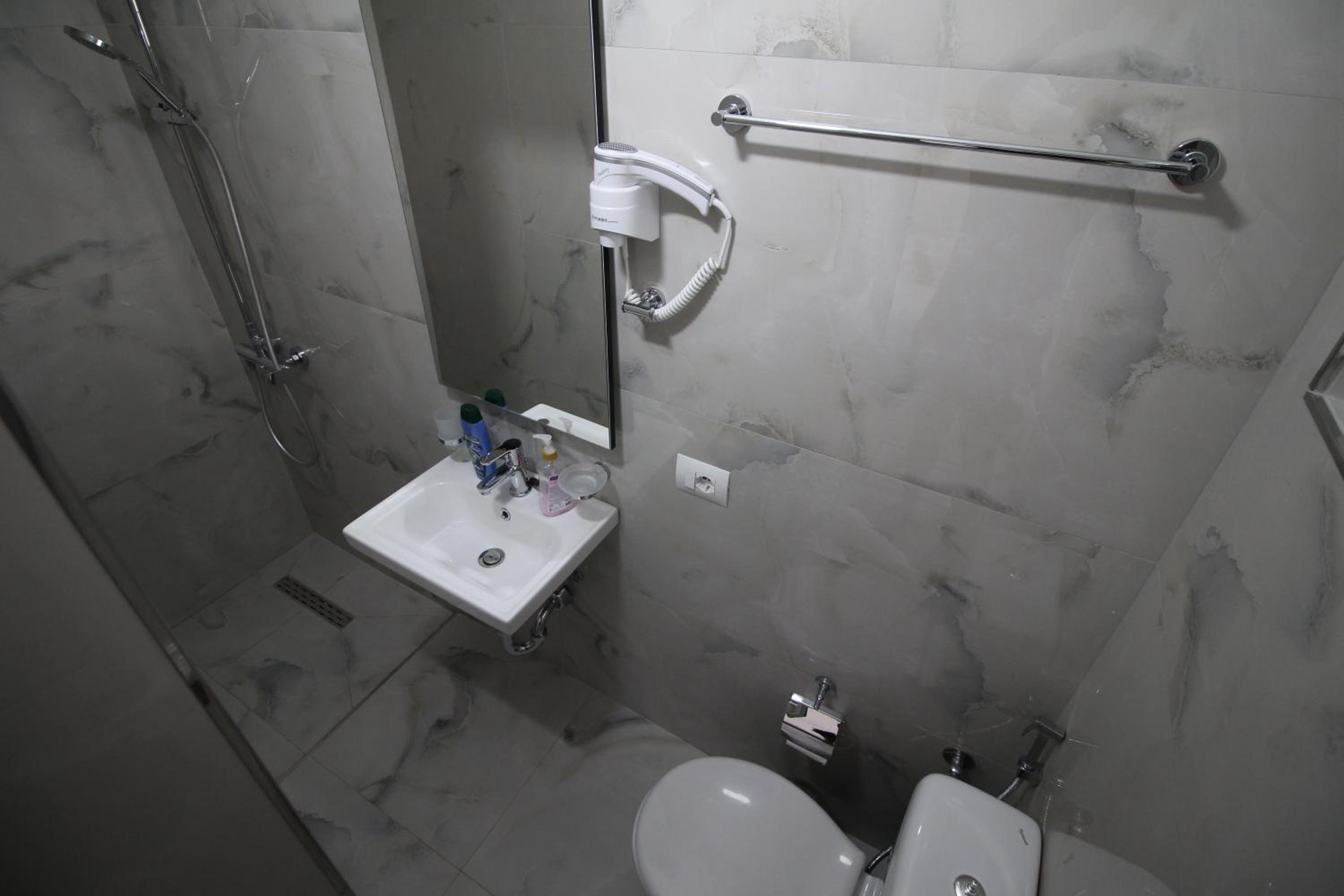 Lengu Holidays Houses