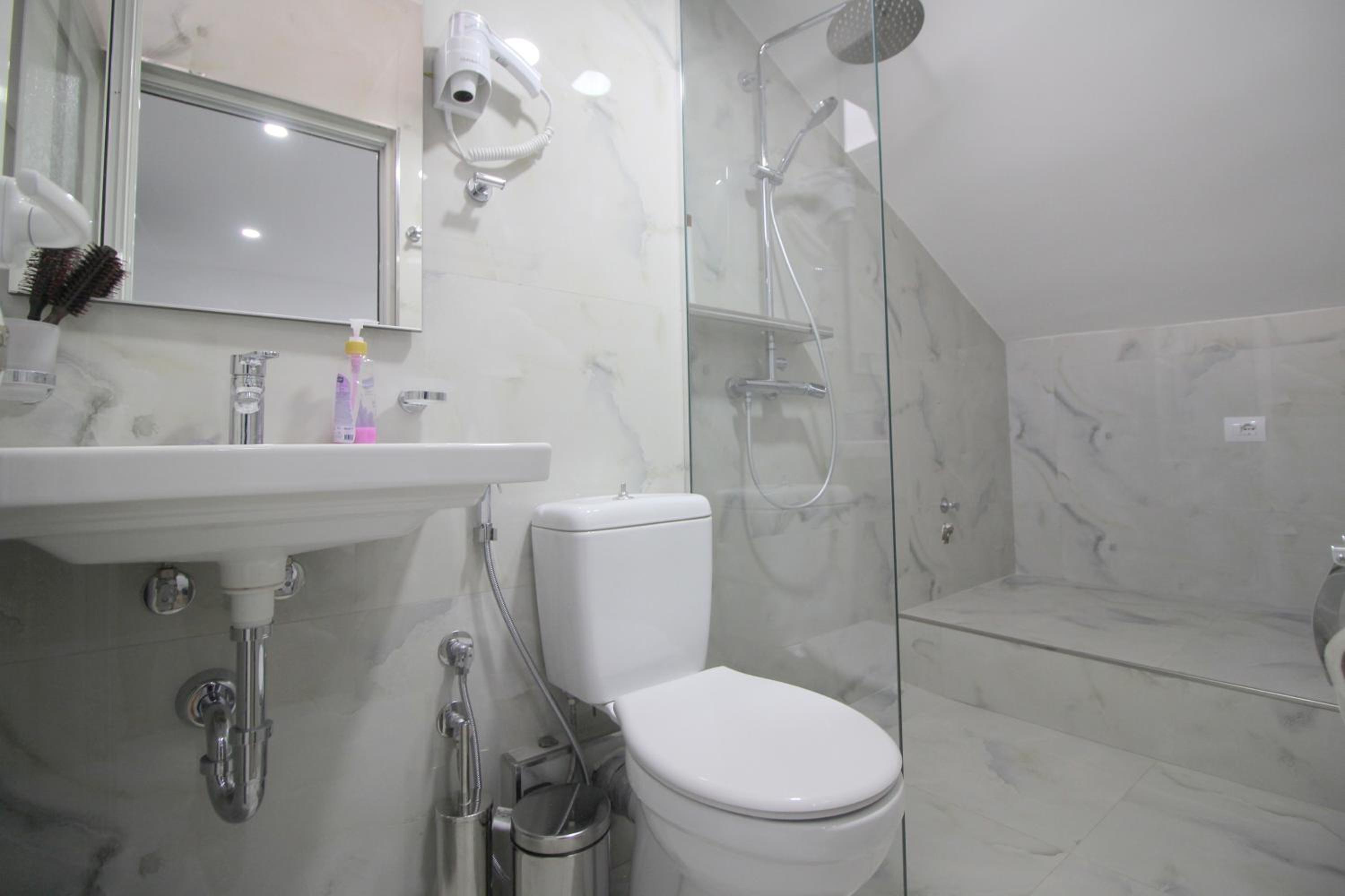 Lengu Holidays Houses