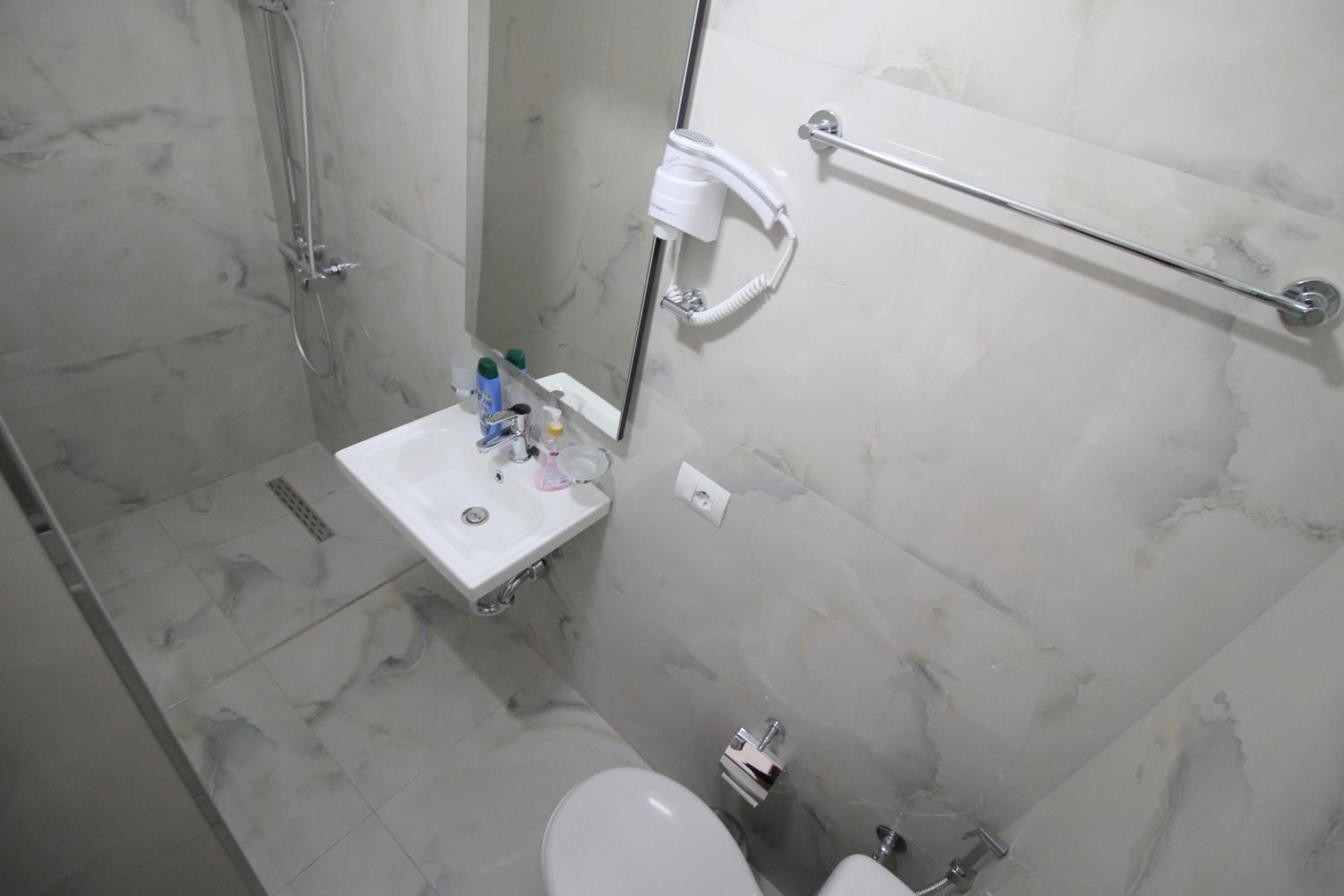 Lengu Holidays Houses