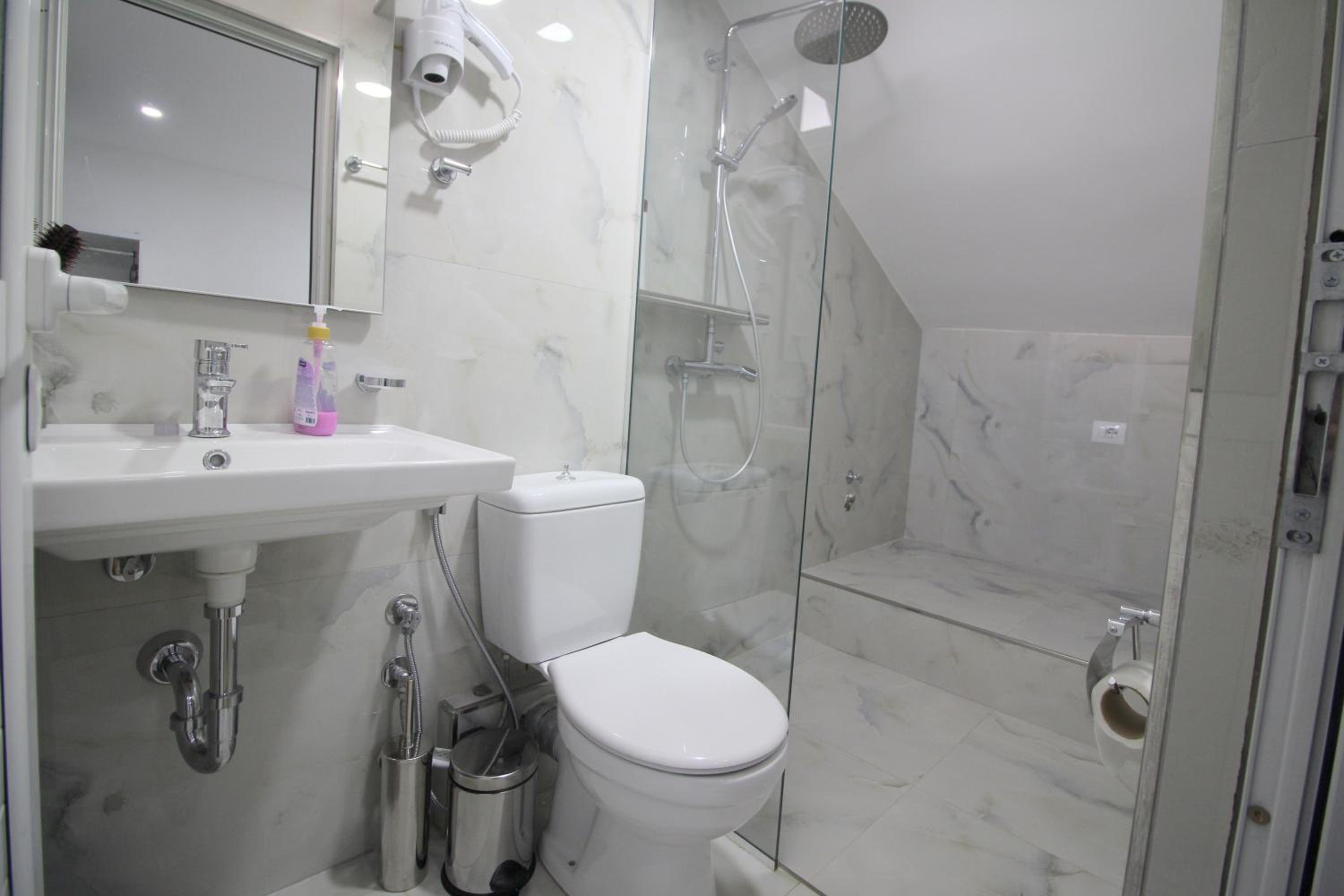 Lengu Holidays Houses