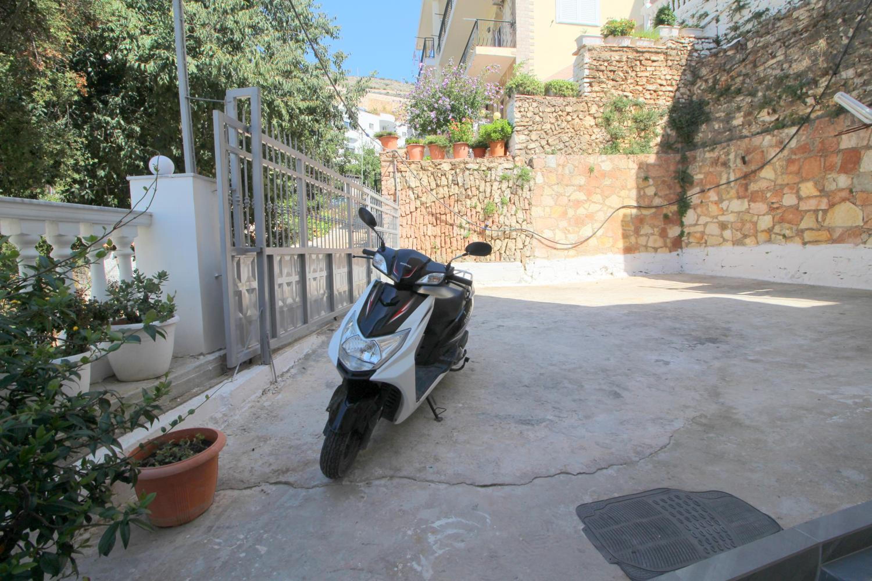 Lengu Holidays Houses