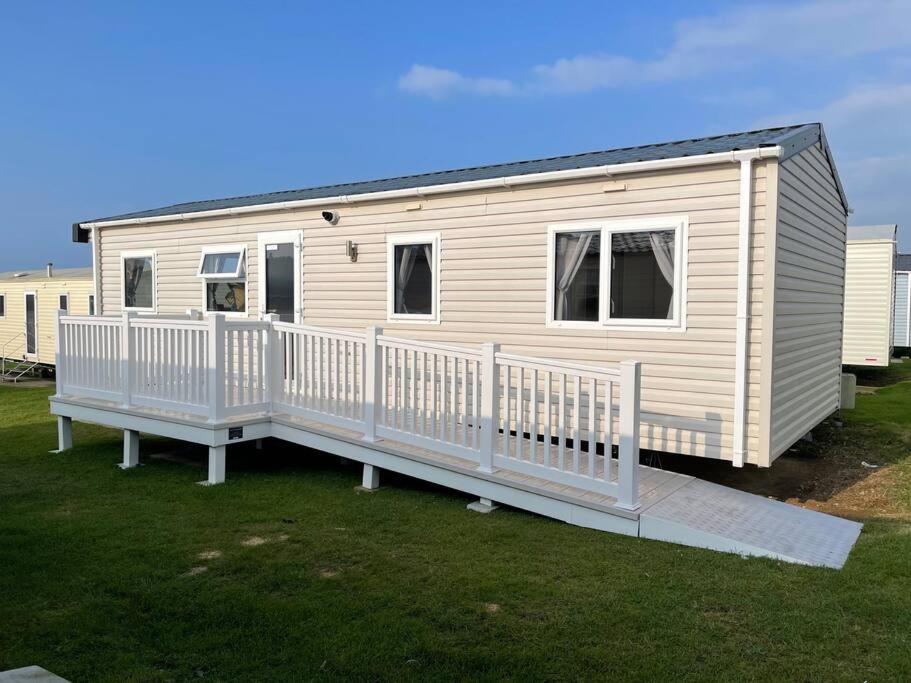 Reeva's Retreat at Littlesea Holiday Park, Weymouth view 3
