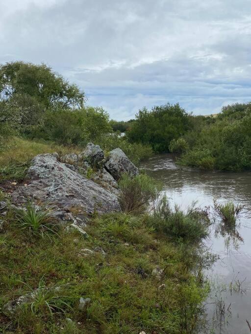 Piedra De Agua Chacra, casa, piscina, bosque, río.