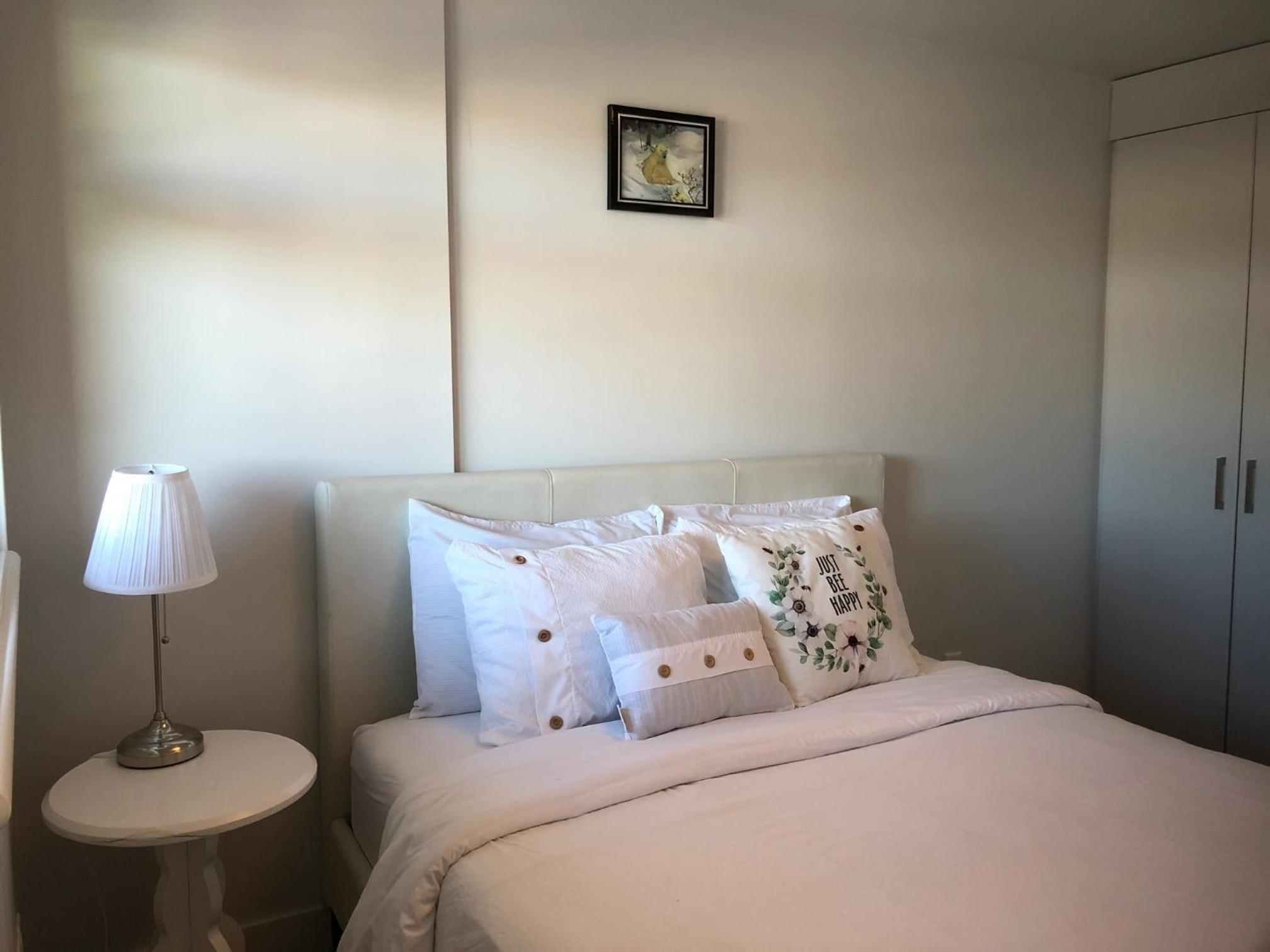 Amicable, Cozy, High Speed Internet, Sleeps 2 Riverview Downtown Apartment