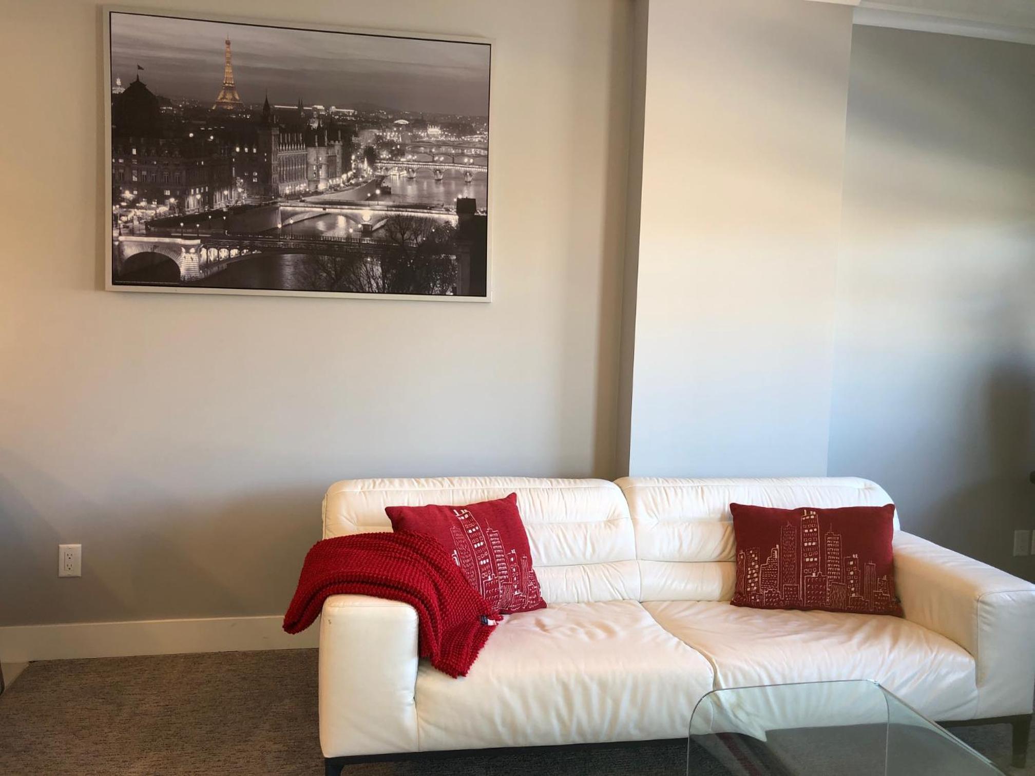 Amicable, Cozy, High Speed Internet, Sleeps 2 Riverview Downtown Apartment