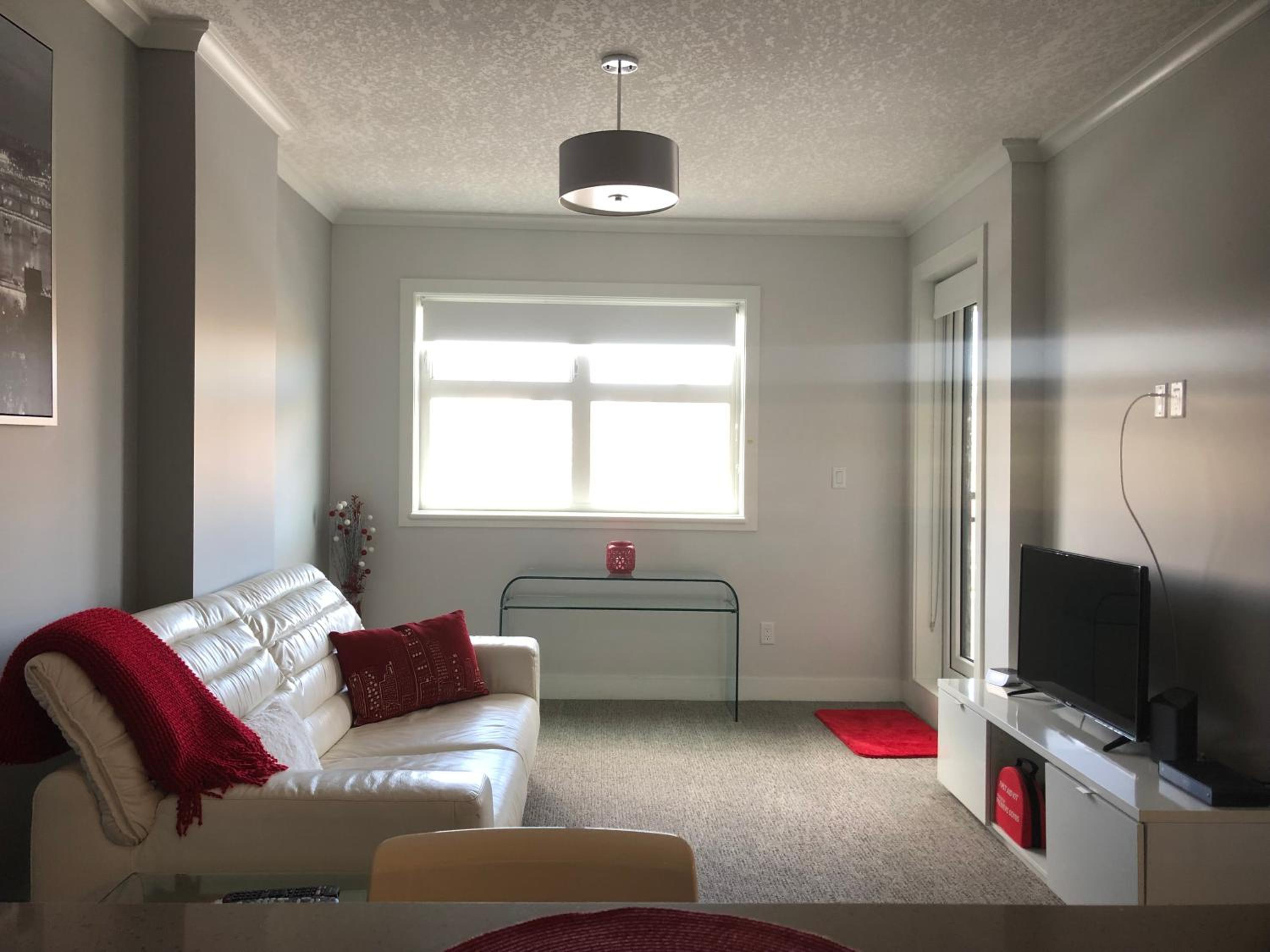 Amicable, Cozy, High Speed Internet, Sleeps 2 Riverview Downtown Apartment