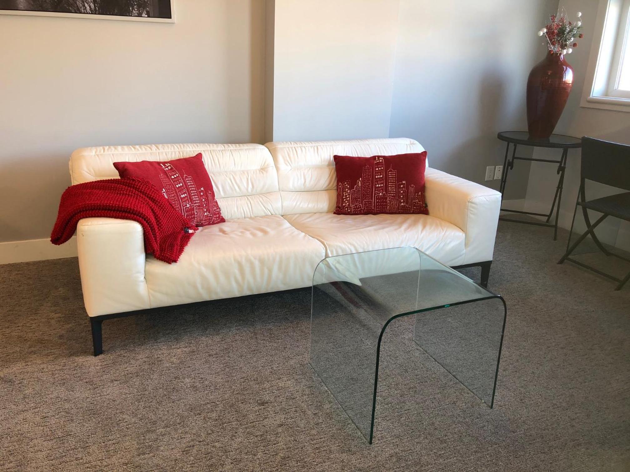 Amicable, Cozy, High Speed Internet, Sleeps 2 Riverview Downtown Apartment