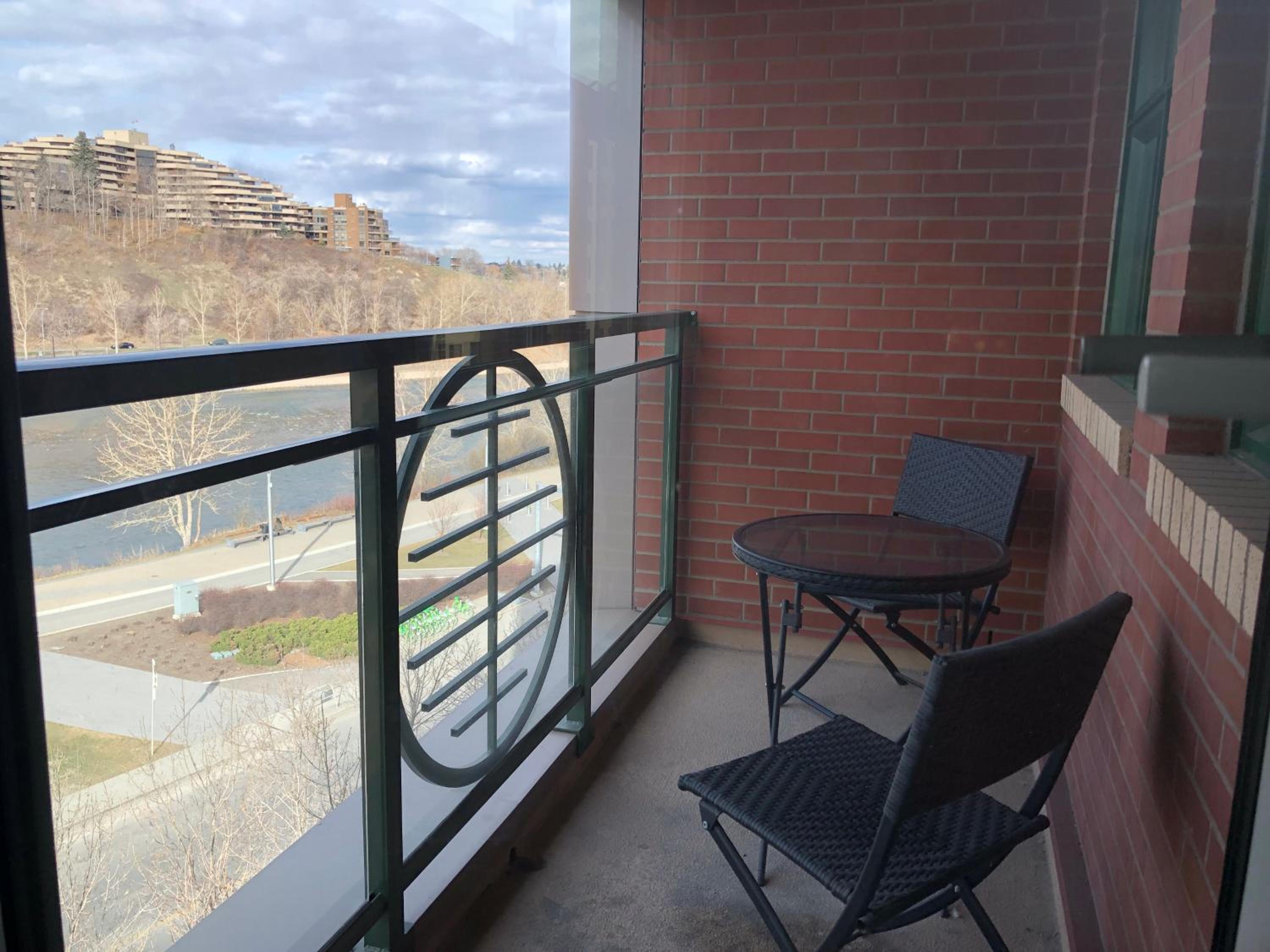 Amicable, Cozy, High Speed Internet, Sleeps 2 Riverview Downtown Apartment