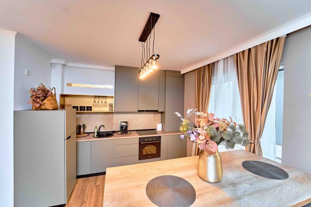 Luxury vibes near Iulius Mall view 4