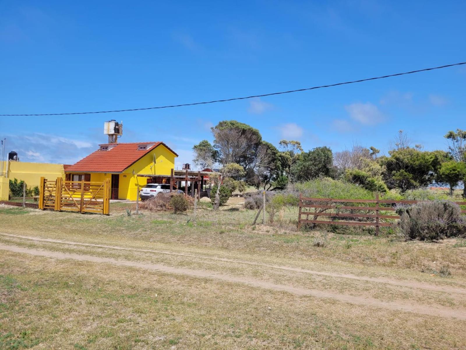 Casa Amarrilla