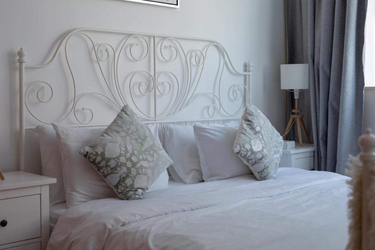 Dubai Marina - 5 bedroom, resort feel, great Amenities