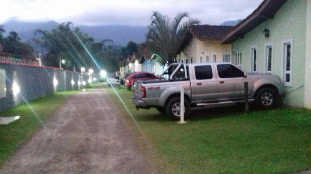 CASA 2 DORM UBATUBA PRAIA MARANDUBA no CONDOMINIO BRISAS DA PRAIA com Wifi Gratis, CHURRASQUEIRA 02 Vagas Garagem