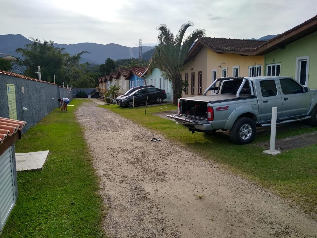 CASA 2 DORM UBATUBA PRAIA MARANDUBA no CONDOMINIO BRISAS DA PRAIA com Wifi Gratis, CHURRASQUEIRA 02 Vagas Garagem