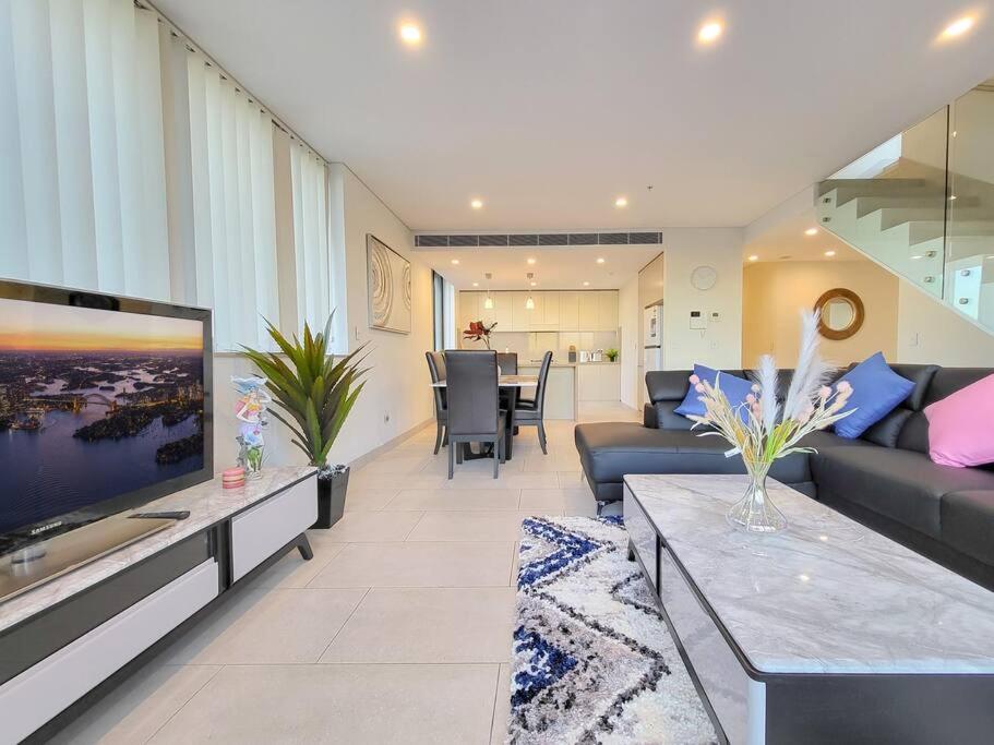 Hotel Spacious 3-Bed Penthouse with Perfect View - Image 1