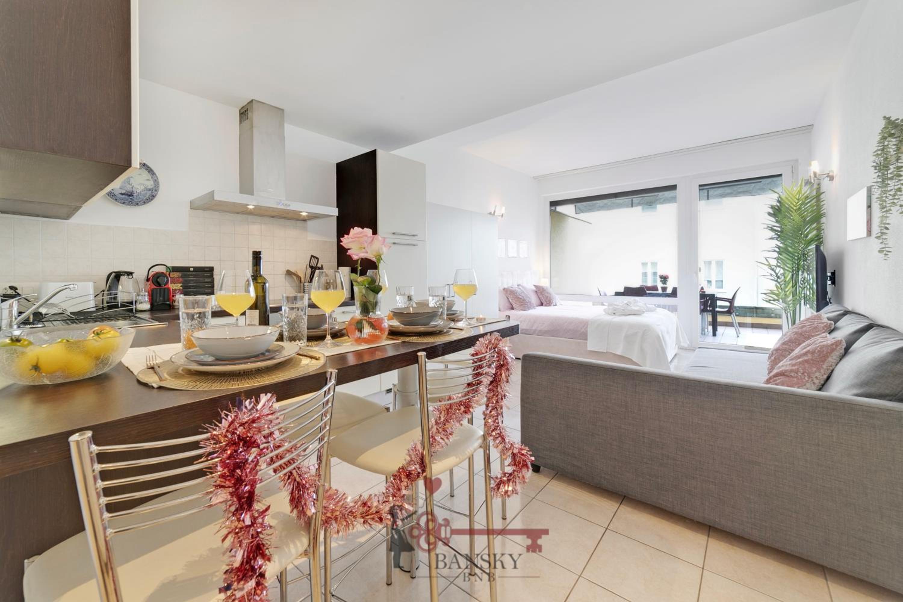 'Cuore di Rose' Parking - Welcome Set, Netflix, for 4 Persons -By EasyLife Swiss view 3