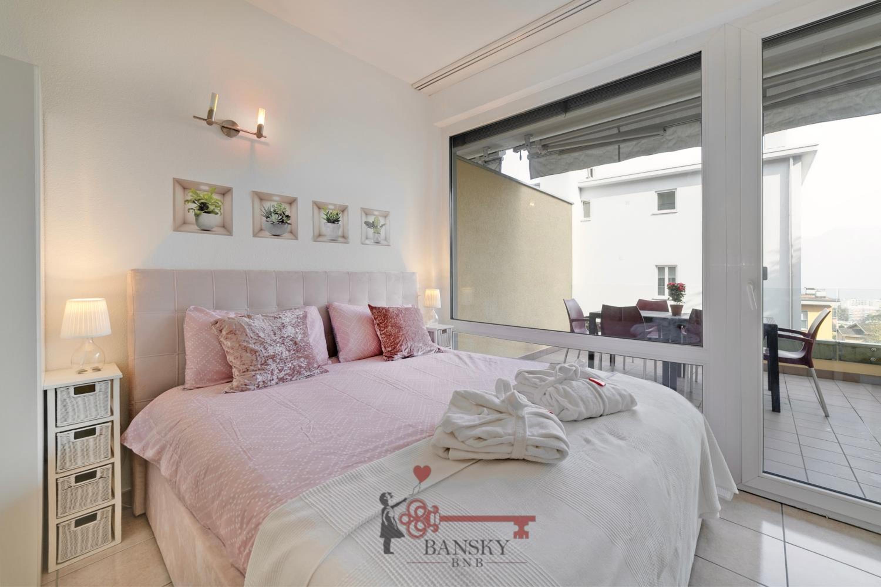 'Cuore di Rose' Parking - Welcome Set, Netflix, for 4 Persons -By EasyLife Swiss view 2