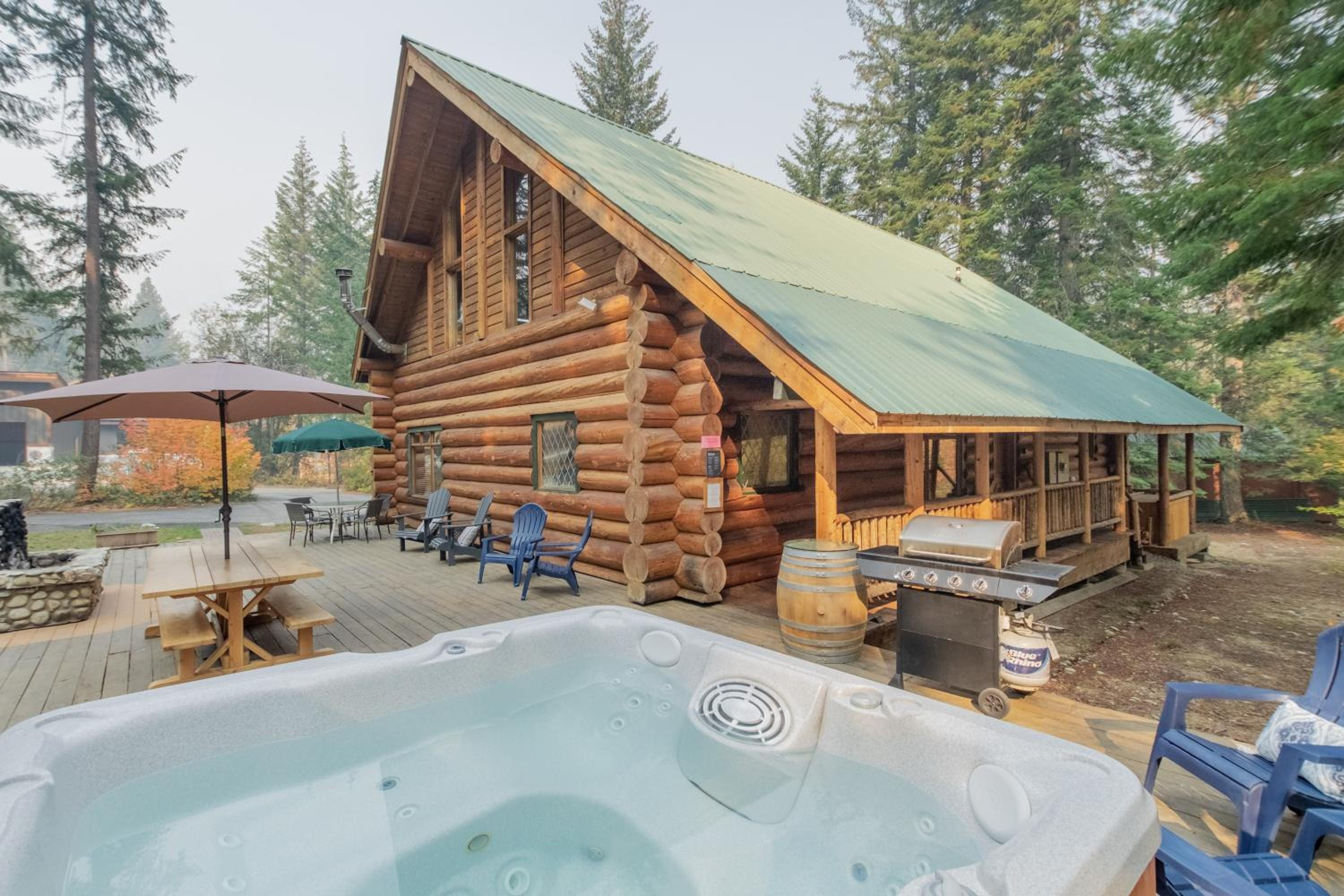 Soaring Pines Lodge by NW Comfy Cabins