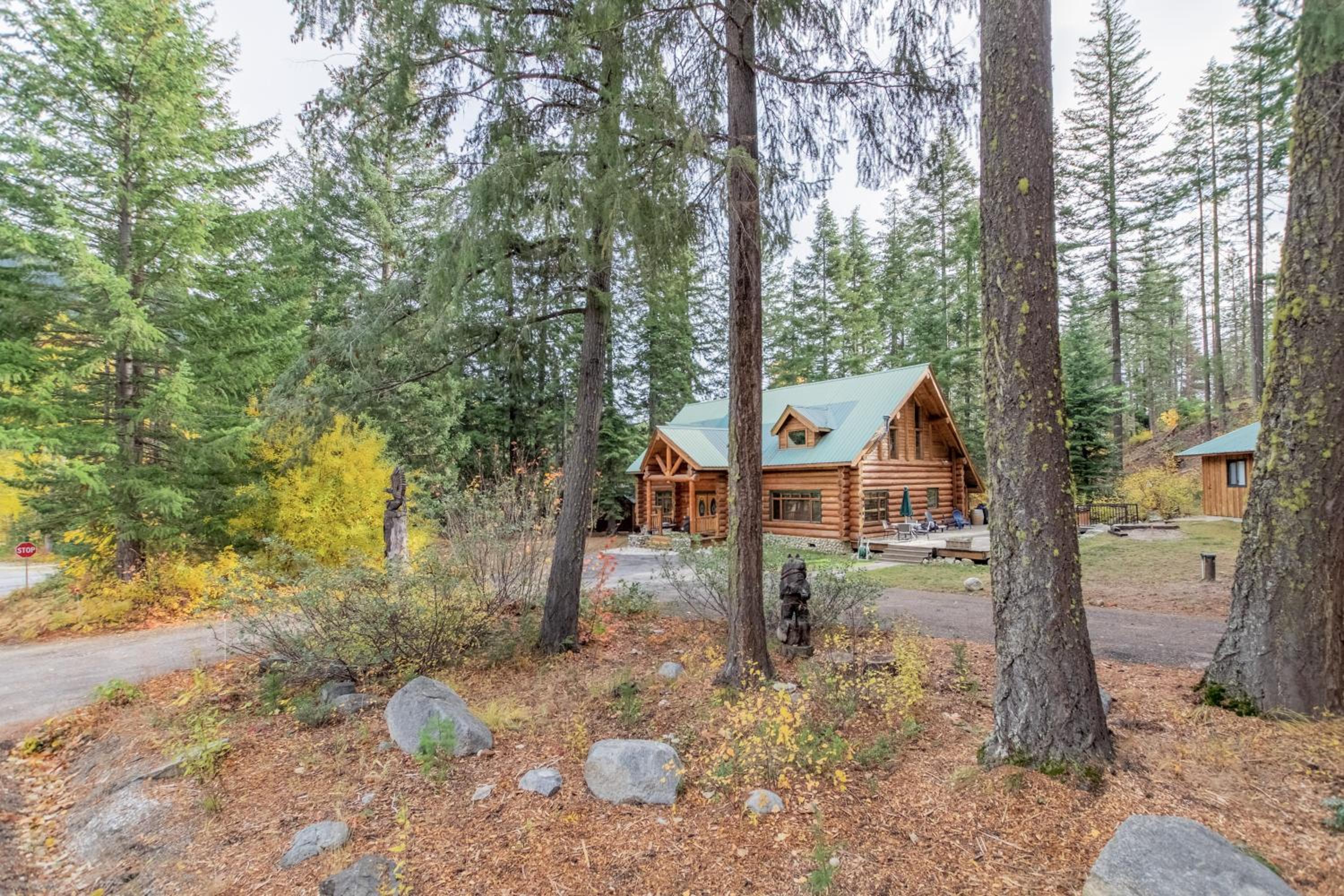 Soaring Pines Lodge by NW Comfy Cabins