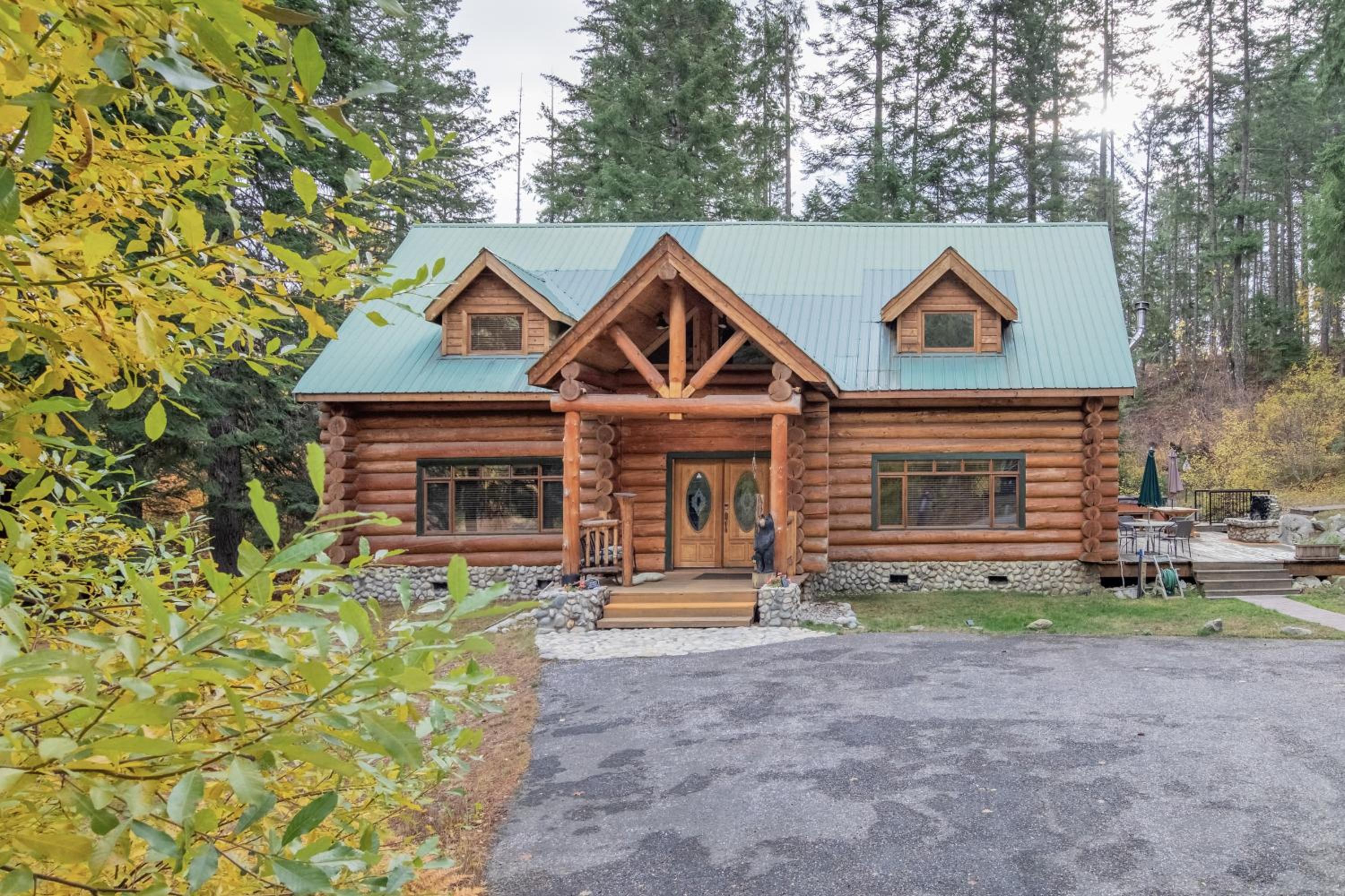 Soaring Pines Lodge by NW Comfy Cabins