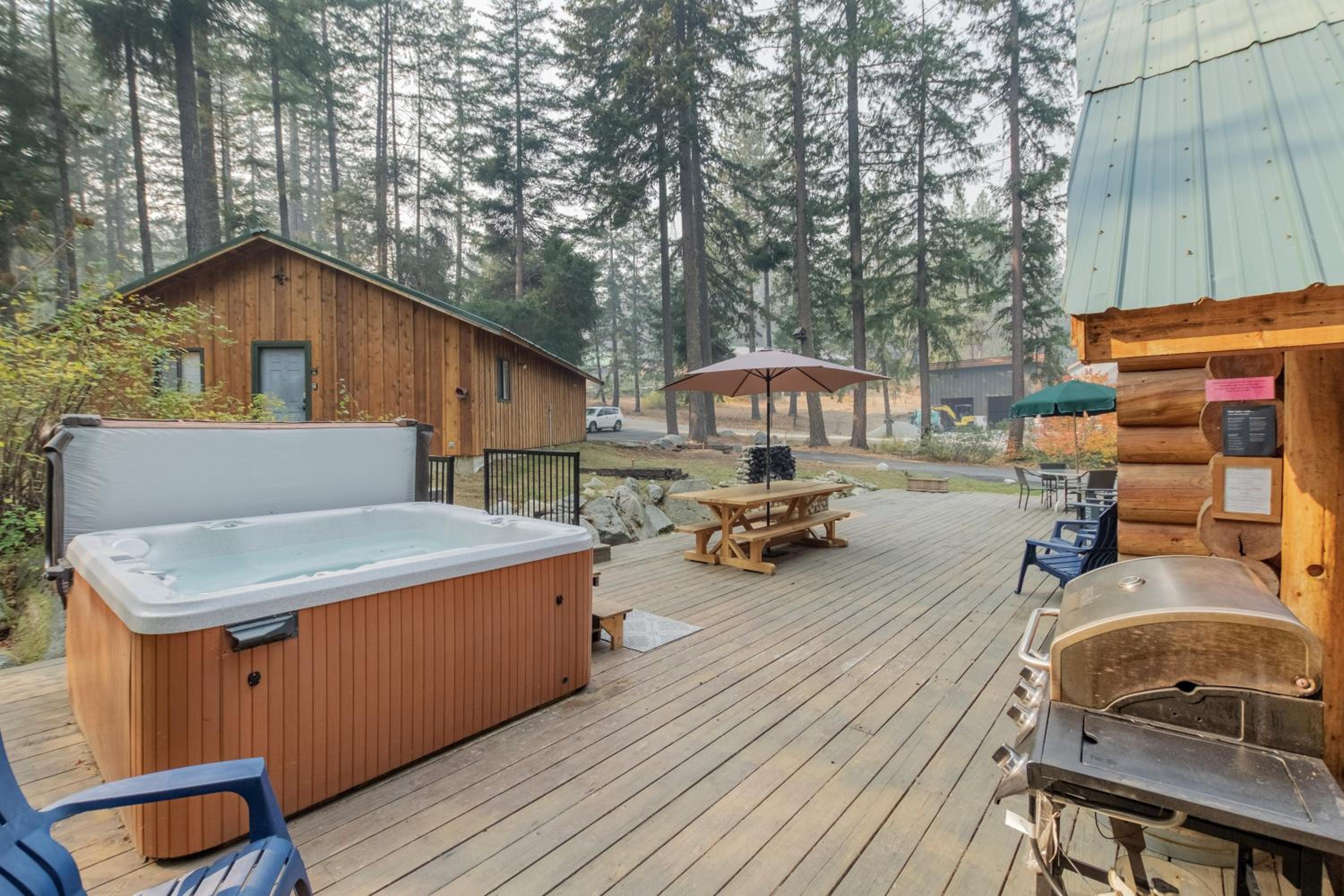 Soaring Pines Lodge by NW Comfy Cabins
