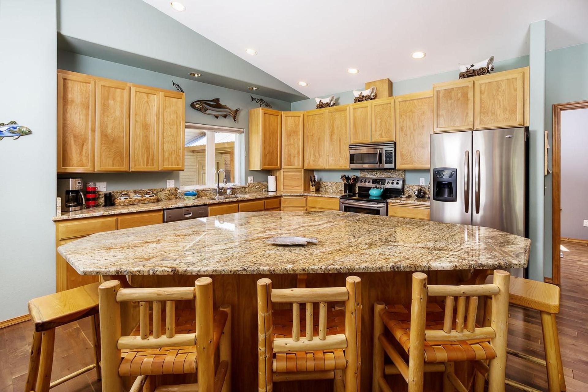 Riffle River Lodge by NW Comfy Cabins view 3