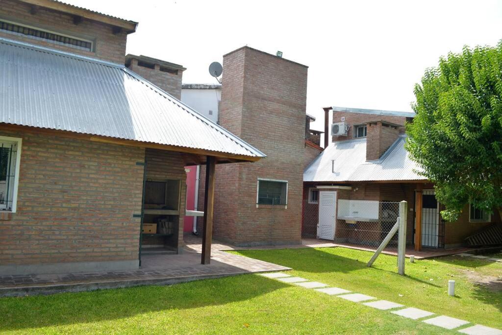 Casa Departamento Funes Buena Vista Cochera Pileta