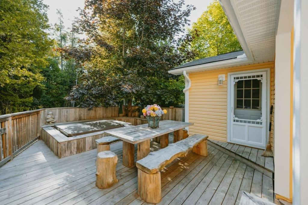 Hot Tub Waterfront Cottage - Near Sauble beach