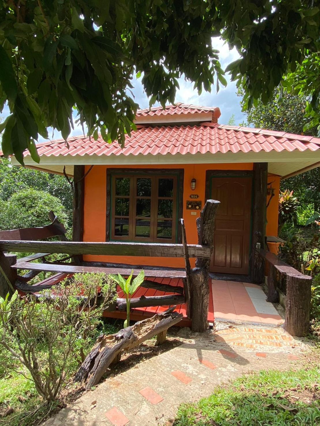 Baanphuthadol