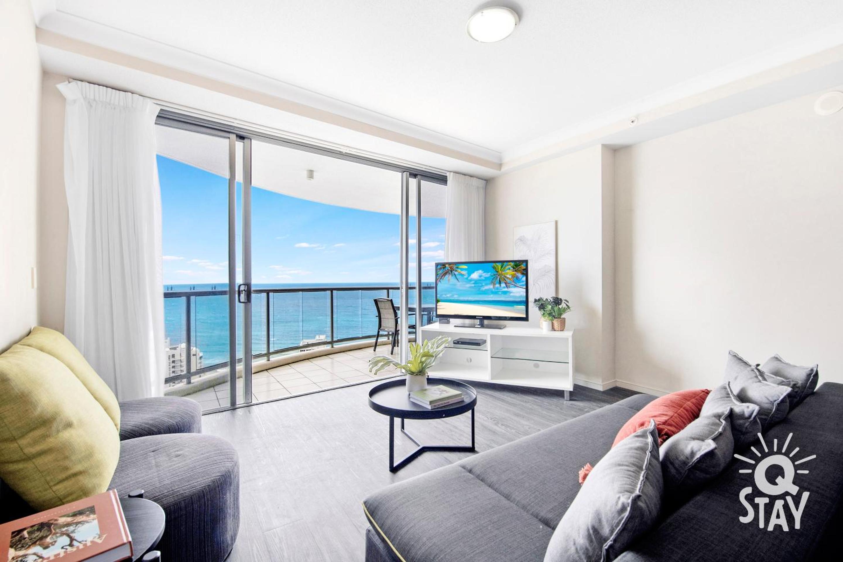 2 Bedroom 1 Bathroom Apartment - Centre of Surfers Paradise, Chevron Renaissance view 3