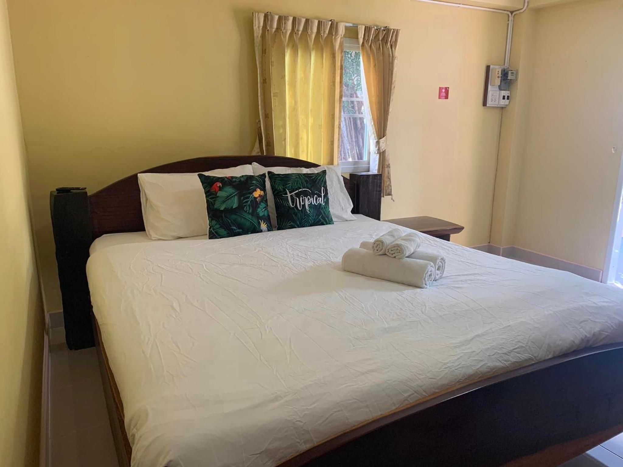 AtMyHomeStay Bangsaphan