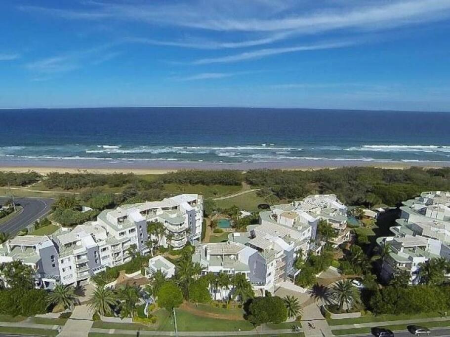 Kawana Waters Ocean Front Unit-Surfside Resort Sunshine Coast