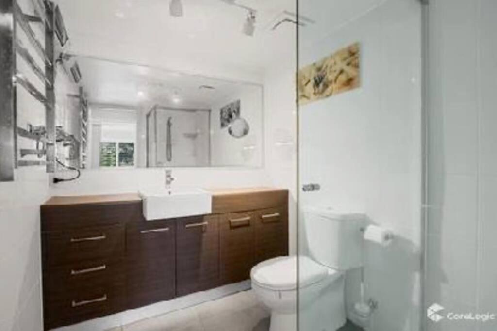 Kawana Waters Ocean Front Unit-Surfside Resort Sunshine Coast