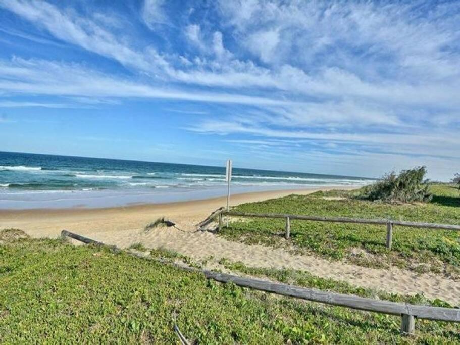 Kawana Waters Ocean Front Unit-Surfside Resort Sunshine Coast