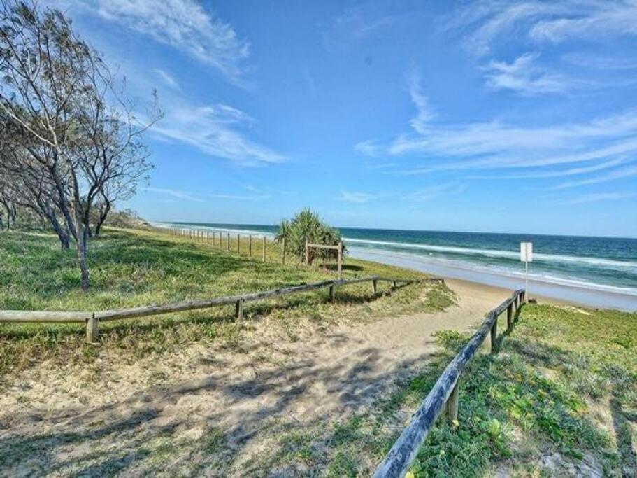 Kawana Waters Ocean Front Unit-Surfside Resort Sunshine Coast