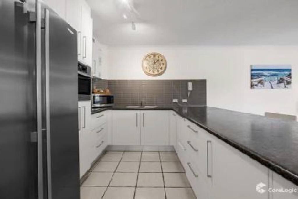 Kawana Waters Ocean Front Unit-Surfside Resort Sunshine Coast