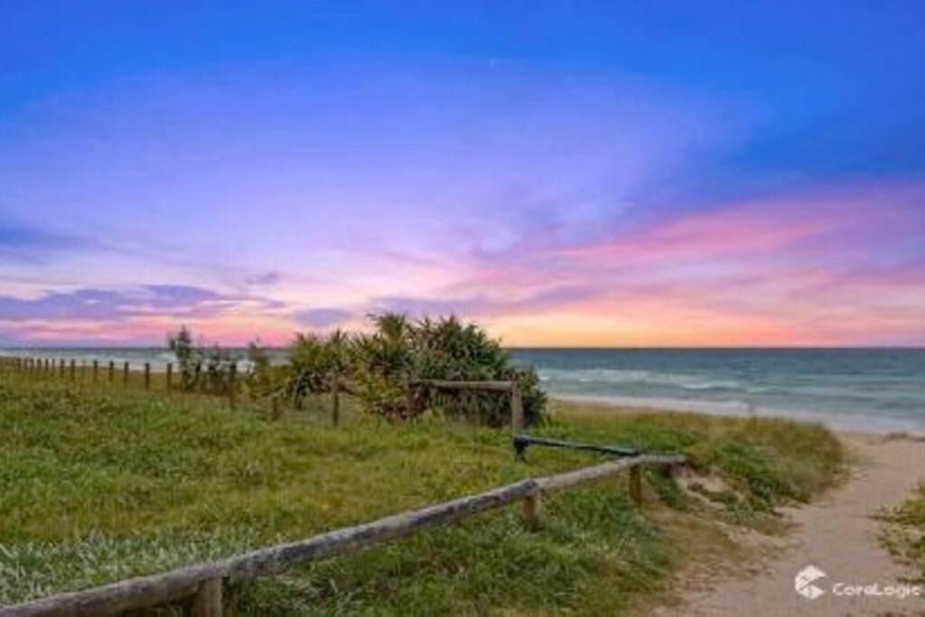 Kawana Waters Ocean Front Unit-Surfside Resort Sunshine Coast