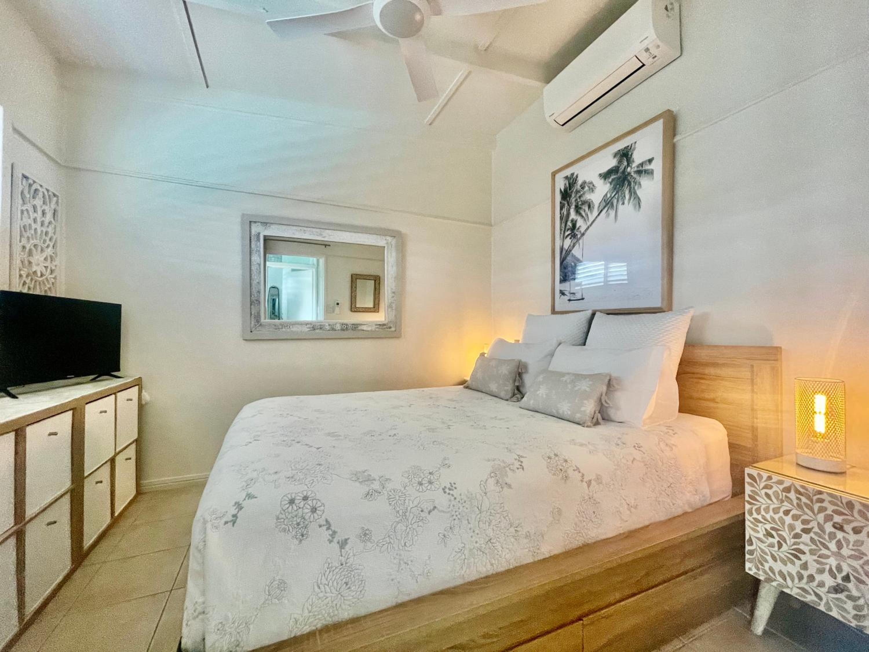Sweet Creek Cottage, Palm Cove, 200m to Beach, Heated Pool, Pets