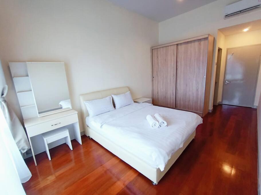 Deluxe Sunrise Suite 3 bedroom Loft B side seaview above Imago Shopping Mall photo 7